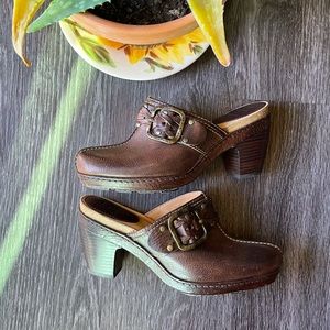 Frye clogs